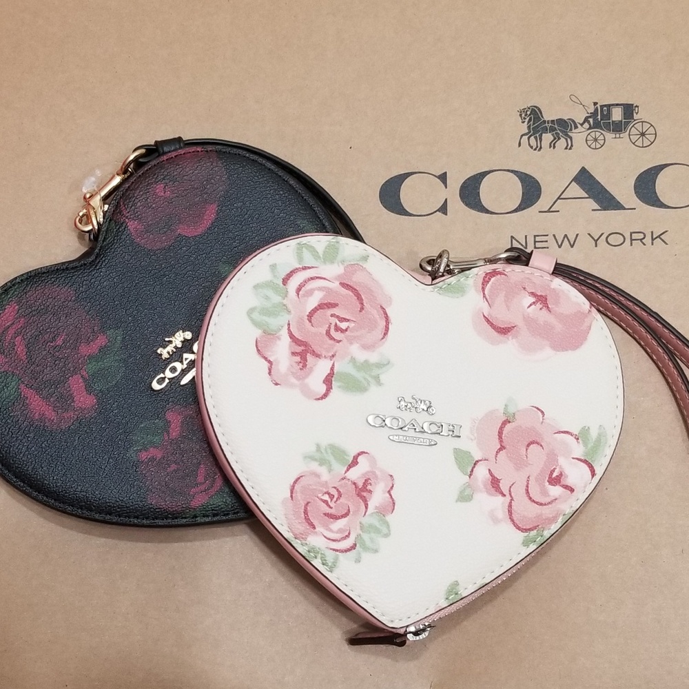 🍒NWT🍒COACH HEART WRISTLET - Picture 5 of 8